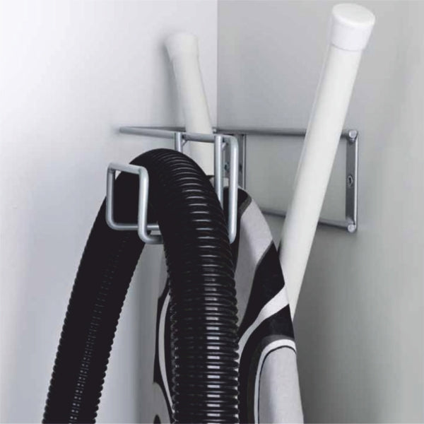 Hållare for strykbräda/ slanghållare